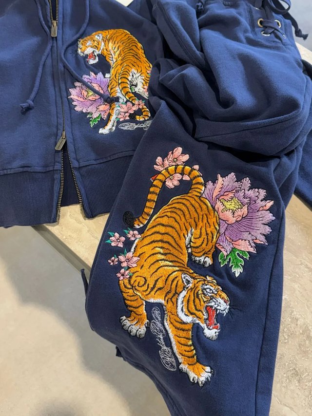 Hidden Cult Suits: seller detail photo 7