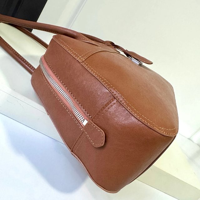 Miumiu: seller detail photo 4