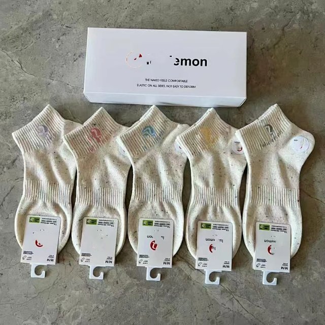 Lululemon Mid‐calf sports socks: seller detail photo 4