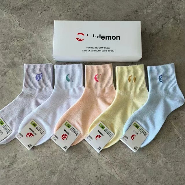 Lululemon Mid‐calf sports socks: seller detail photo 5