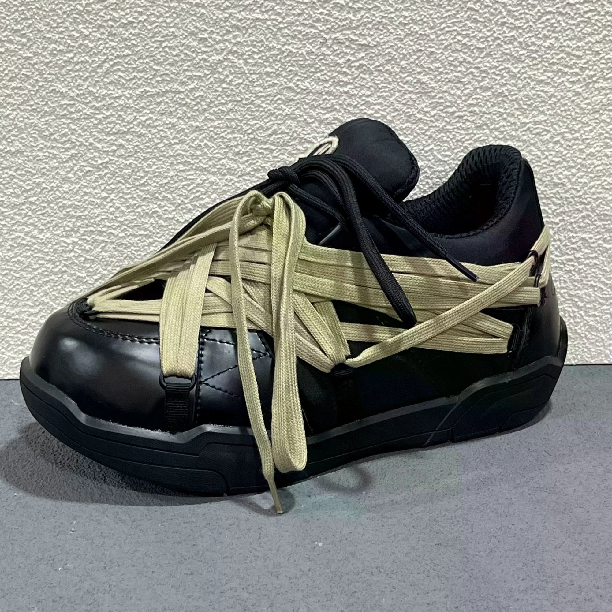Snow Boots with Low Leather Surface