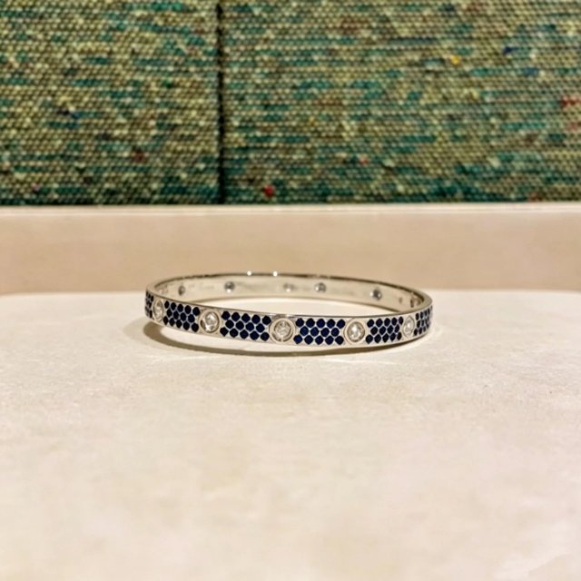Cartier LOVE Bracelets: seller detail photo 2