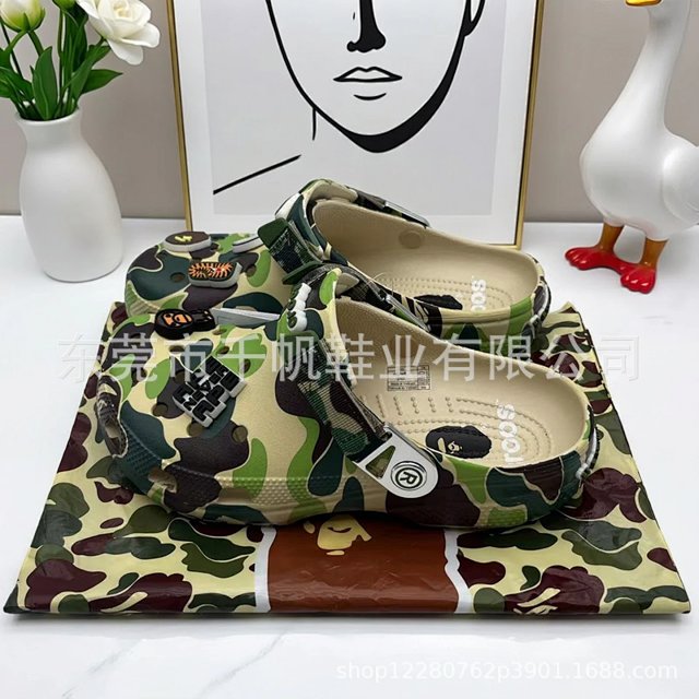 Crocs Shoes: seller detail photo 1