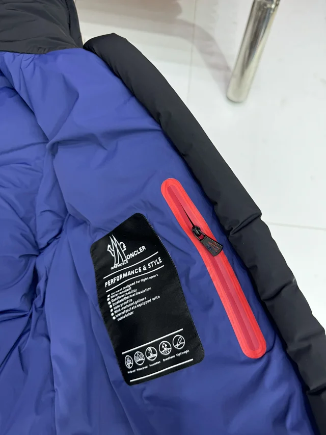 Moncler Down Jackets Hooded puffer jacket product detail image 4