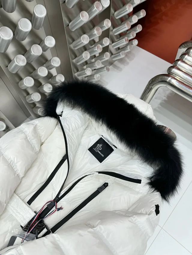 Moncler Down Jackets Fur-Trim Hooded Belted Jacket product detail image 12