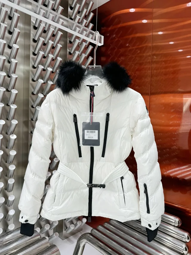 Moncler Down Jackets Fur-Trim Hooded Belted Jacket product detail image 10
