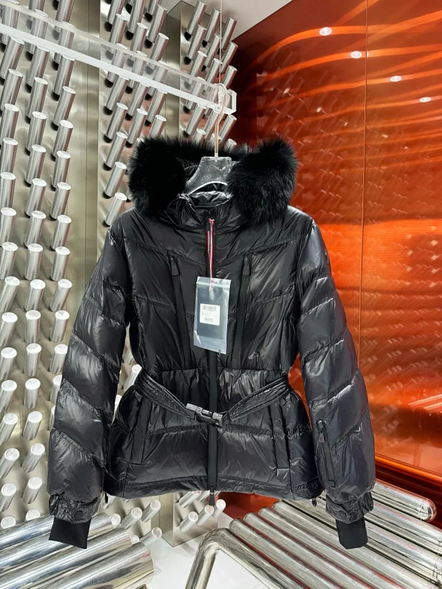 Moncler Down Jackets Fur-Trim Hooded Belted Jacket product detail image 11