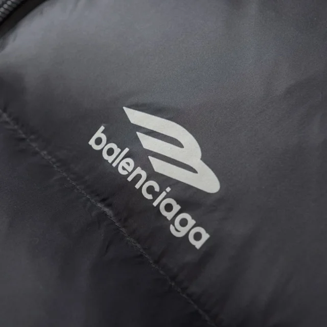 Balenciaga Down Jackets Logo-Print Puffer Jacket product detail image 5