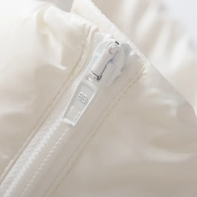 Balenciaga Down Jackets Logo-Print Puffer Jacket product detail image 12