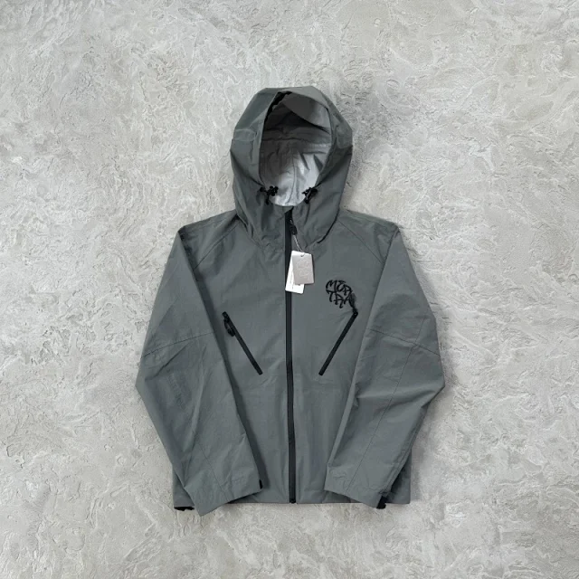 MUTA Jackets Hooded zip-up shell jacket with multiple zip pockets product detail image 3