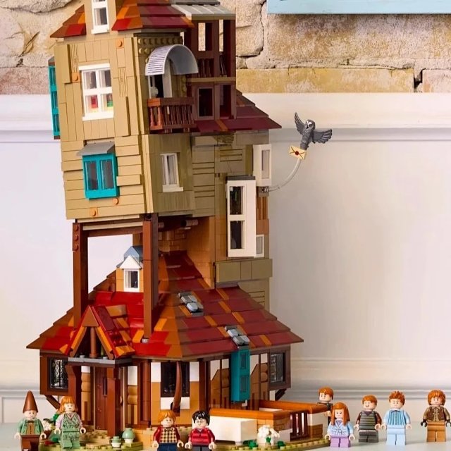 Building block toy compatible with the LEGO Harry Potter The Burrow Collector's Edition set.: seller detail photo 2