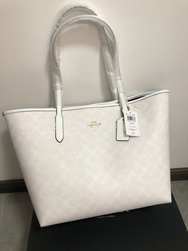 Coach City Tote: seller detail photo 9