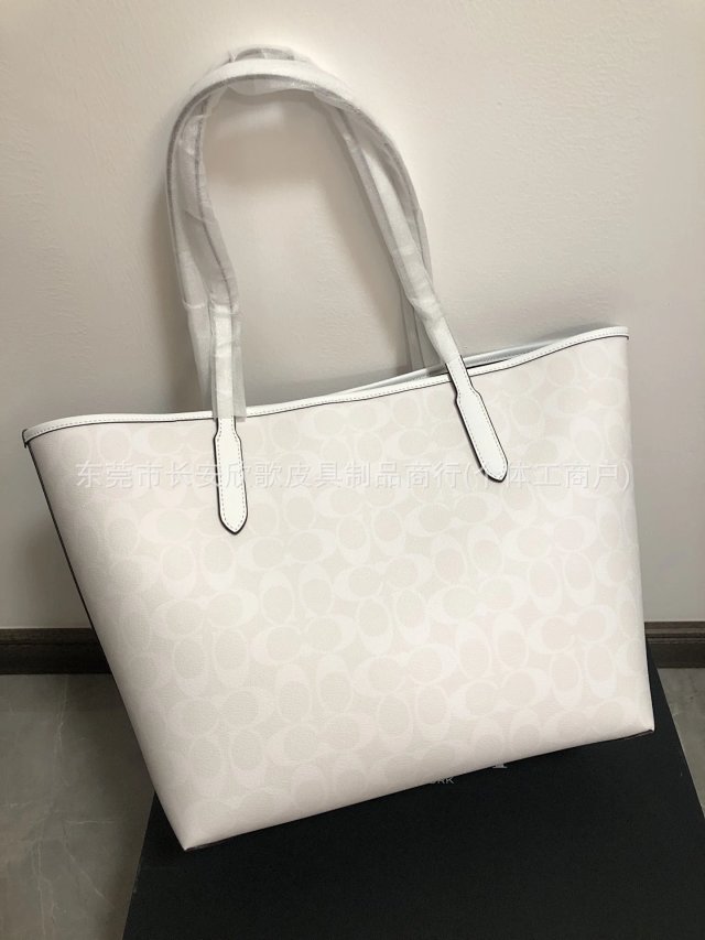 Coach City Tote: seller detail photo 10