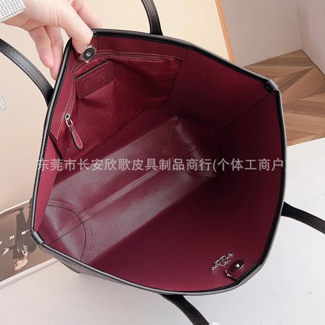 Coach City Tote: seller detail photo 7
