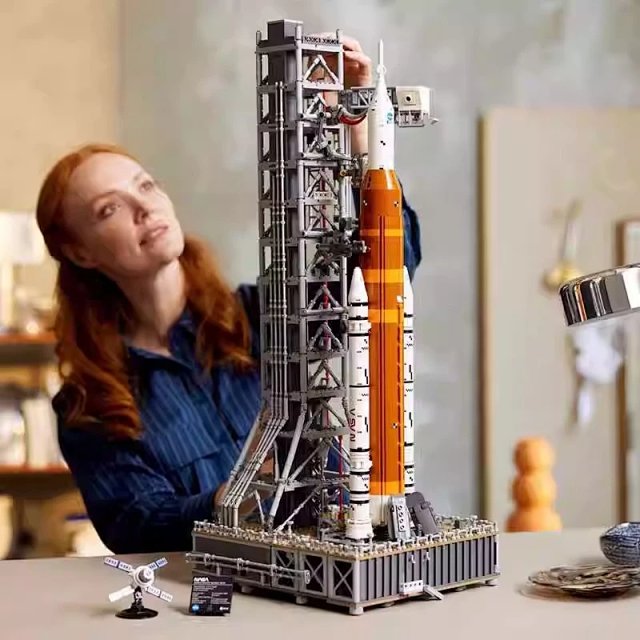 Compatible with LEGO Icons NASA Artemis Space Launch System building set: seller detail photo 2