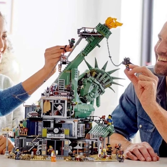 Lego-compatible "Apocalypseburg" Fallen Statue of Liberty building block set: seller detail photo 1