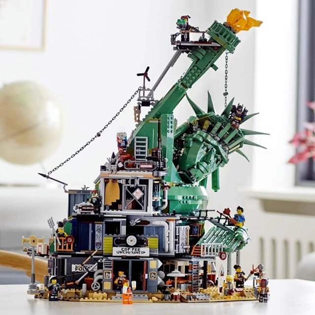 Lego-compatible "Apocalypseburg" Fallen Statue of Liberty building block set: seller detail photo 6