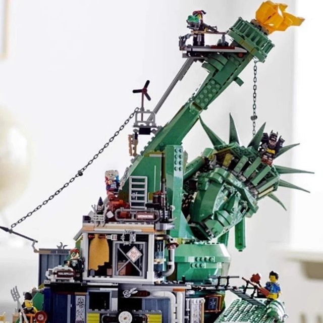 Lego-compatible "Apocalypseburg" Fallen Statue of Liberty building block set: seller detail photo 2