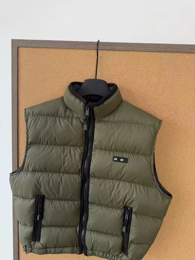 Padded Light Ponge Vest: seller detail photo 3