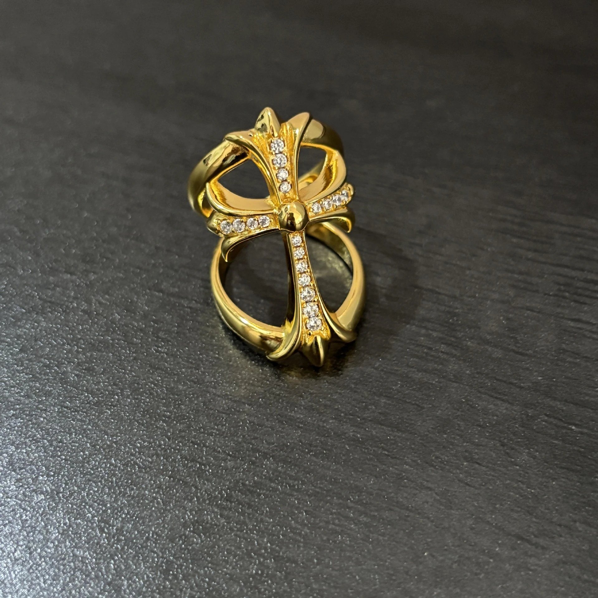 Golden white diamond style