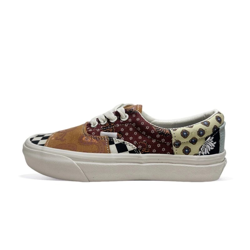 Lace-Up Paisley