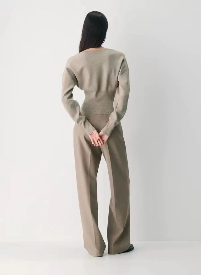 Aritzia Wilfred: seller detail photo 4