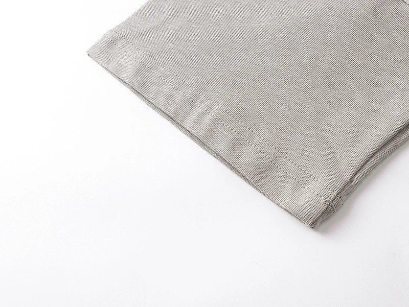 Design Minimal Logo T-Shirt in White, Gray, and Black - 13