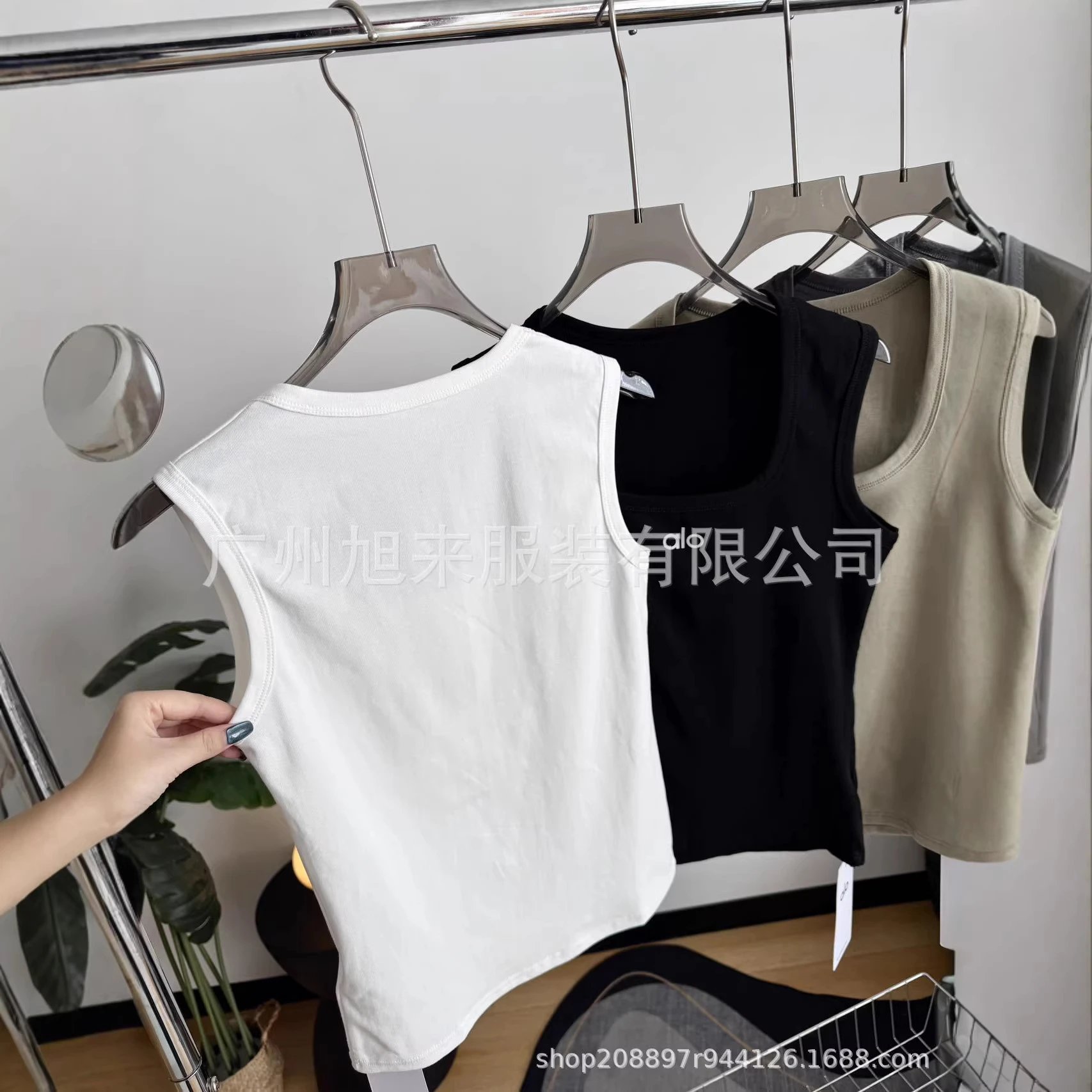 Alo Vests Logo Square-Neck Tank Top image 2