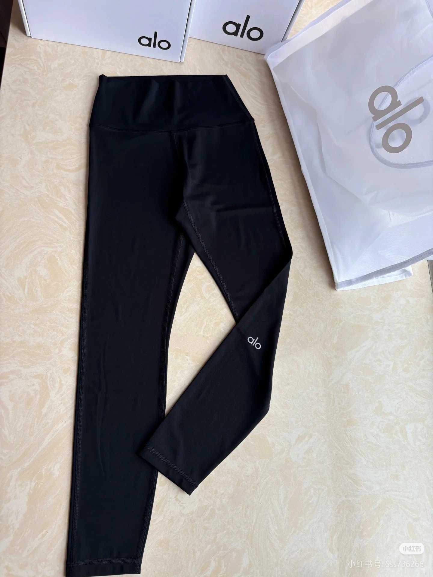 Alo Yoga Cropped Hoodie Black + High-Waisted Leggings Black + Chunky Sneakers Gray - 5