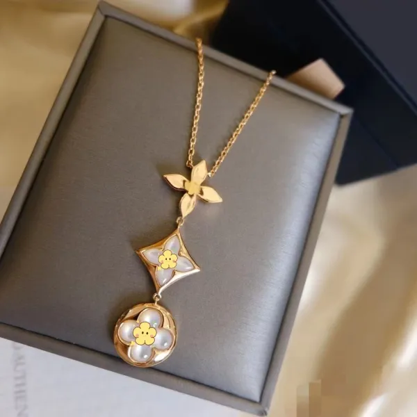 Louis Vuitton Monogram Flower Pendant Necklace Gold White Mother-of-Pearl Necklace Jewelry - 1