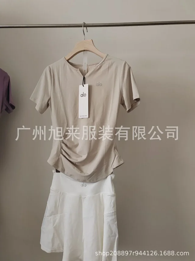 Alo Yoga T-Shirts Short-Sleeve Henley T-Shirt product detail image 5