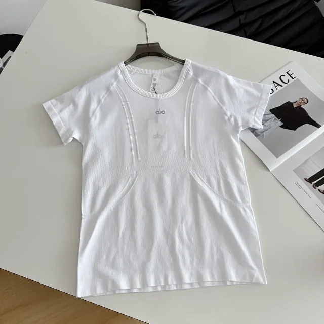 Alo Yoga T-Shirts Seamless Short-Sleeve Crewneck Performance T-Shirt product detail image 9