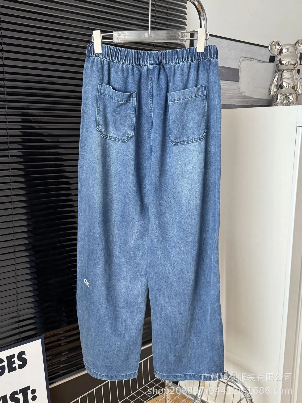 Alo Relaxed Fit Denim Joggers Light Wash Blue Jeans - 6