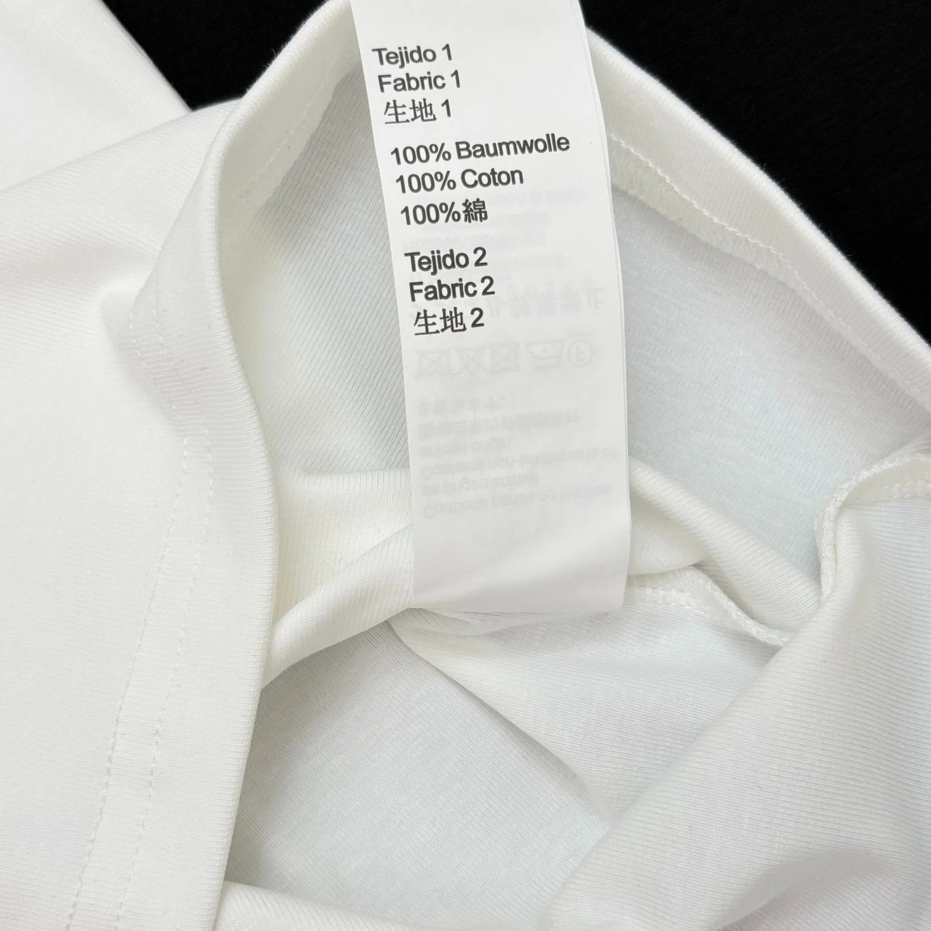 Design Minimalist Logo Box T-Shirt White - 17
