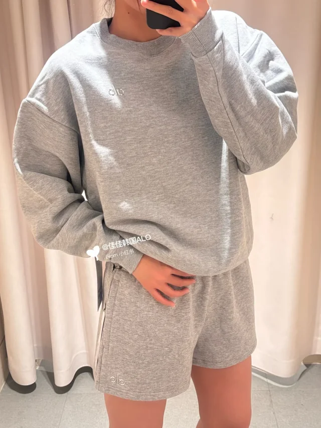Alo Matching Sets Crewneck sweatshirt and drawstring jogger set product detail image 4