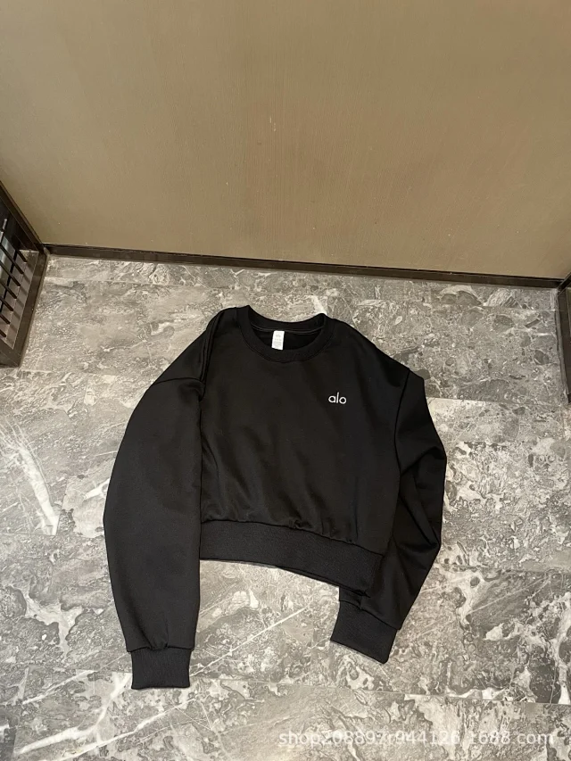 Alo Hoodies & Sweatshirts Cropped crewneck sweatshirt with embroidered chest logo product detail image 11