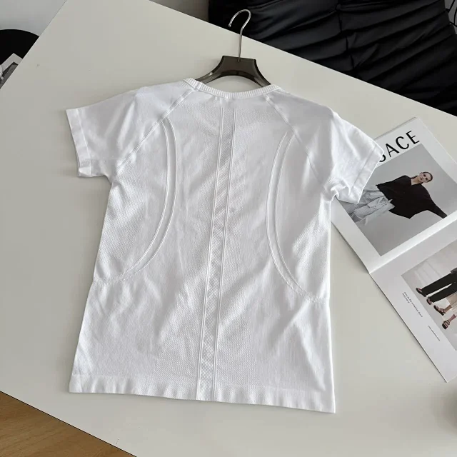 Alo Yoga T-Shirts Seamless Short-Sleeve Crewneck Performance T-Shirt product detail image 10