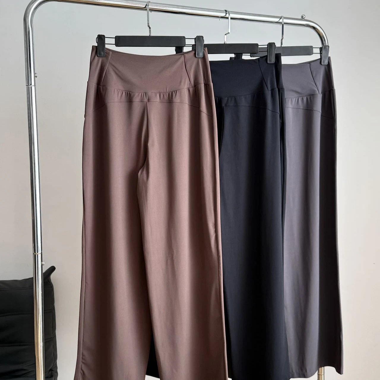 Alo Yoga Trousers High-Waisted Wide-Leg image 2