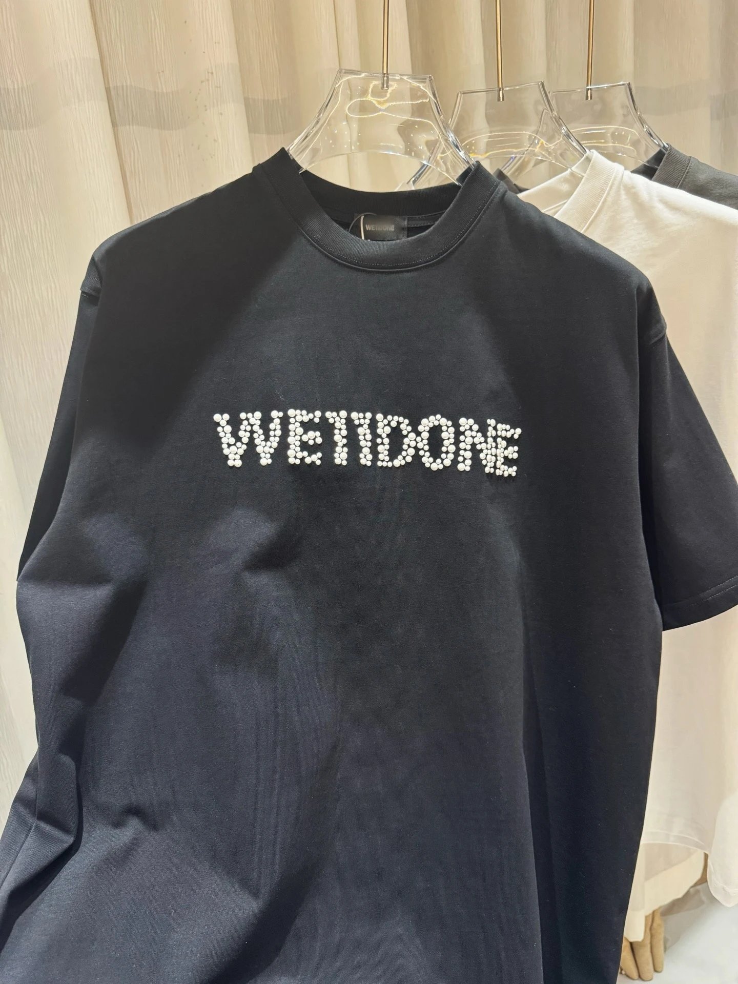Design Wetdone Pearl-Embellished Logo Black T-Shirt T-Shirts - 4
