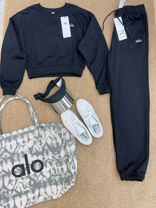 Alo Matching Sets Crewneck sweatshirt and drawstring jogger set product detail image 22