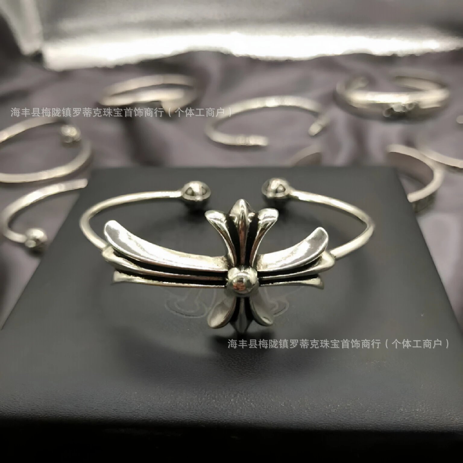 Design Handcrafted Floral Silver Cuff Bracelet Jewelry - 10