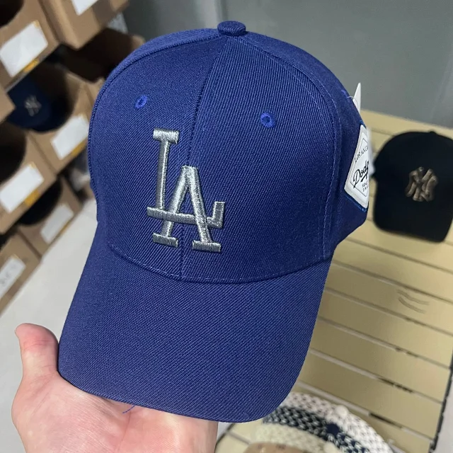 MLB Hats Adjustable curved-brim baseball cap with embroidered New York Yankees logo product detail image 27
