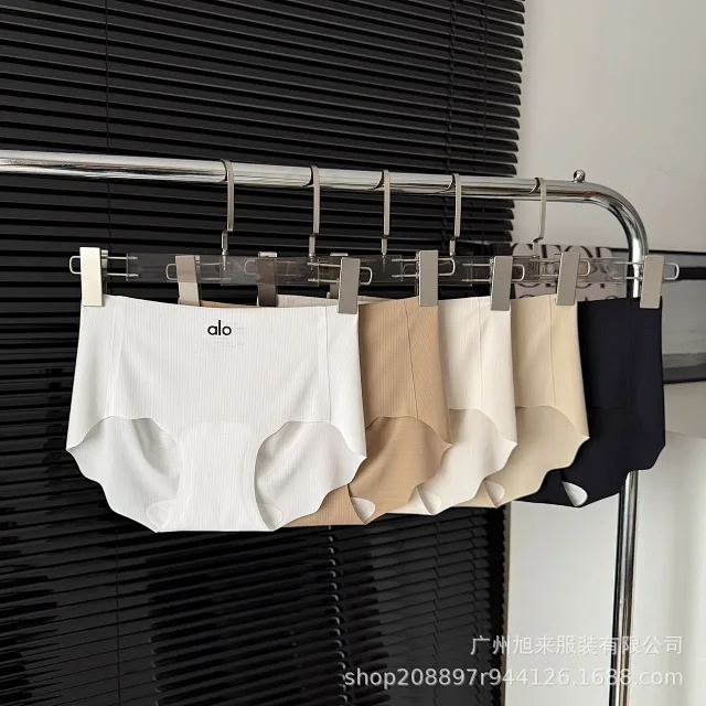 Alo Underwear Seamless high-waisted briefs product detail image 1
