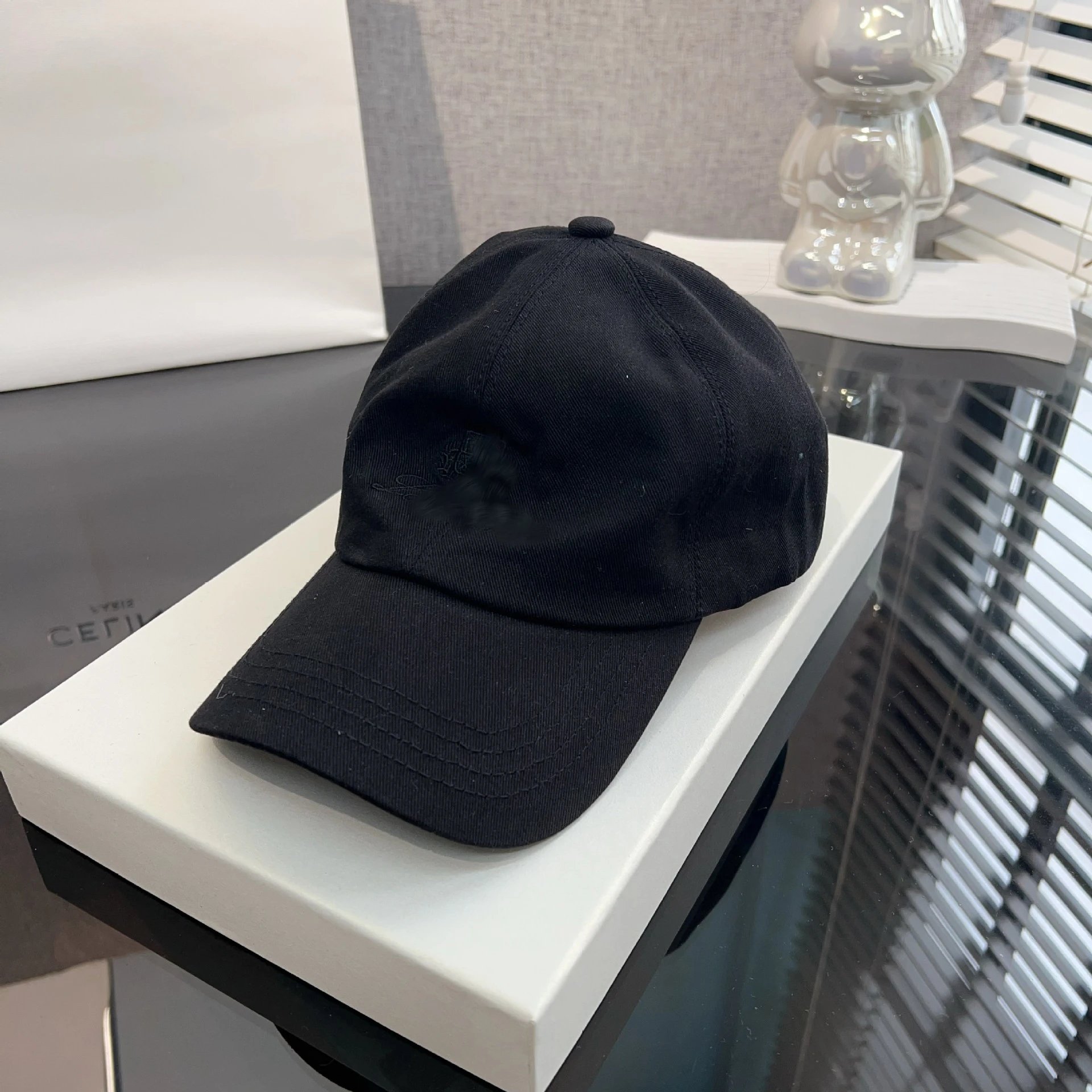 Loewe Anagram Embroidered White Baseball Cap - 3
