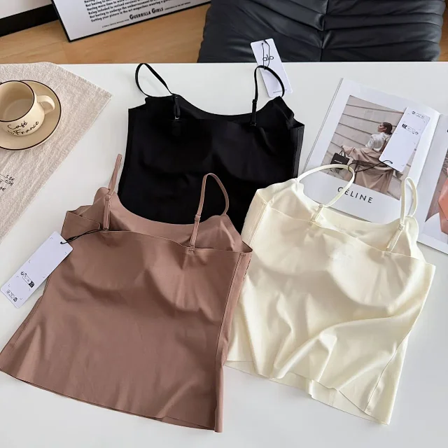 Alo Underwear Lace-Trim Camisole with Padded Cups product detail image 2