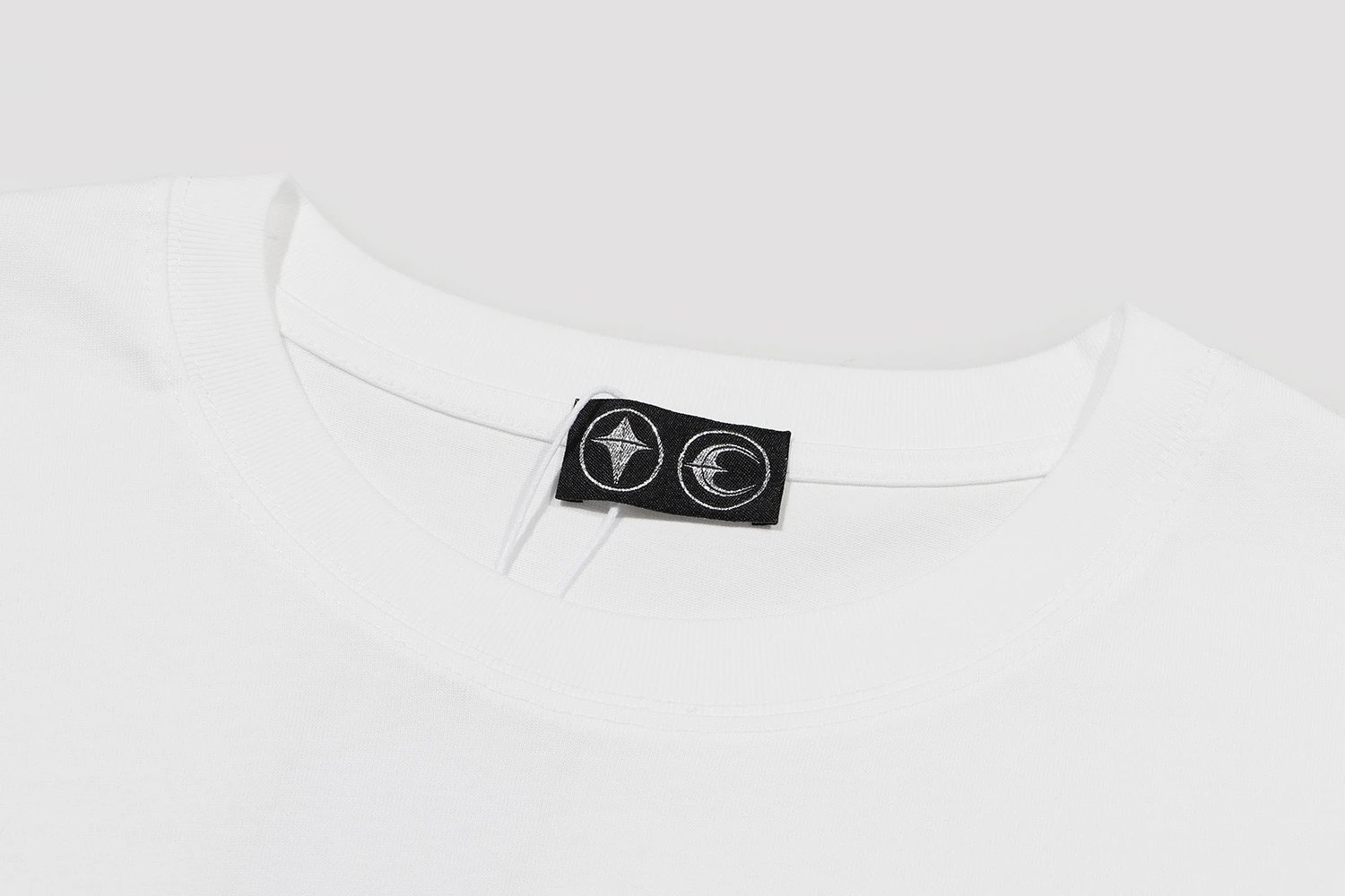 Design Deconstructed Seam T-Shirt White - 10