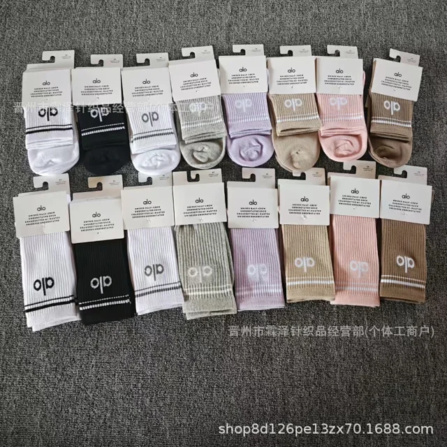 Alo Socks Unisex Half-Crew Understated Sock product detail image 2