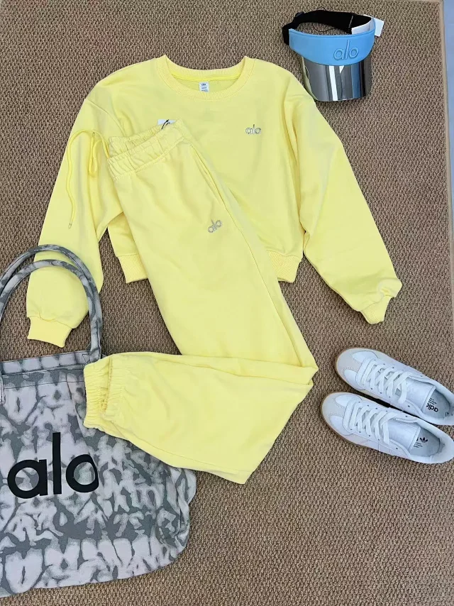 Alo Matching Sets Crewneck sweatshirt and drawstring jogger set product detail image 13