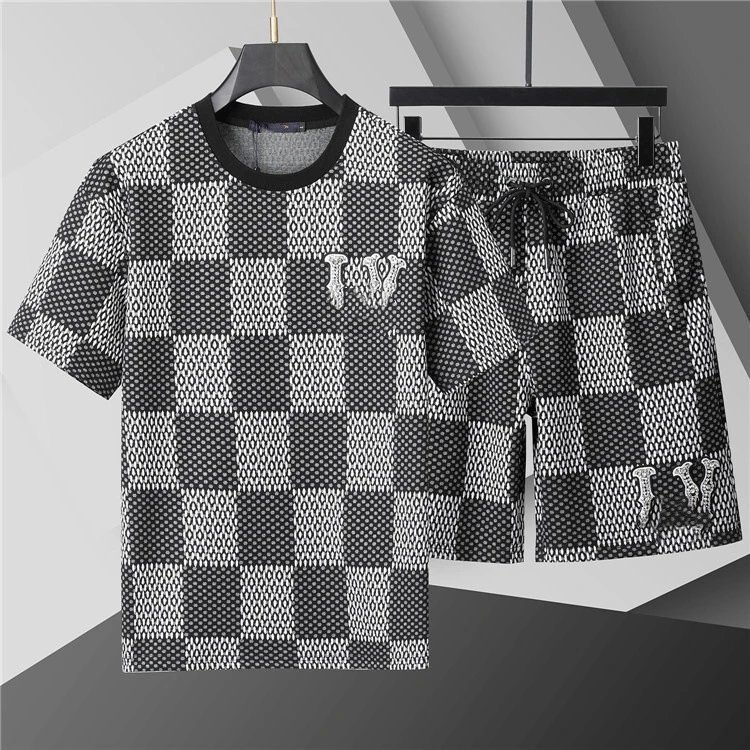 Louis Vuitton Matching Sets Short-Sleeve T-Shirt and Shorts Set — 95198 black