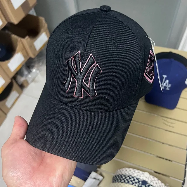 MLB Hats Adjustable curved-brim baseball cap with embroidered New York Yankees logo product detail image 23